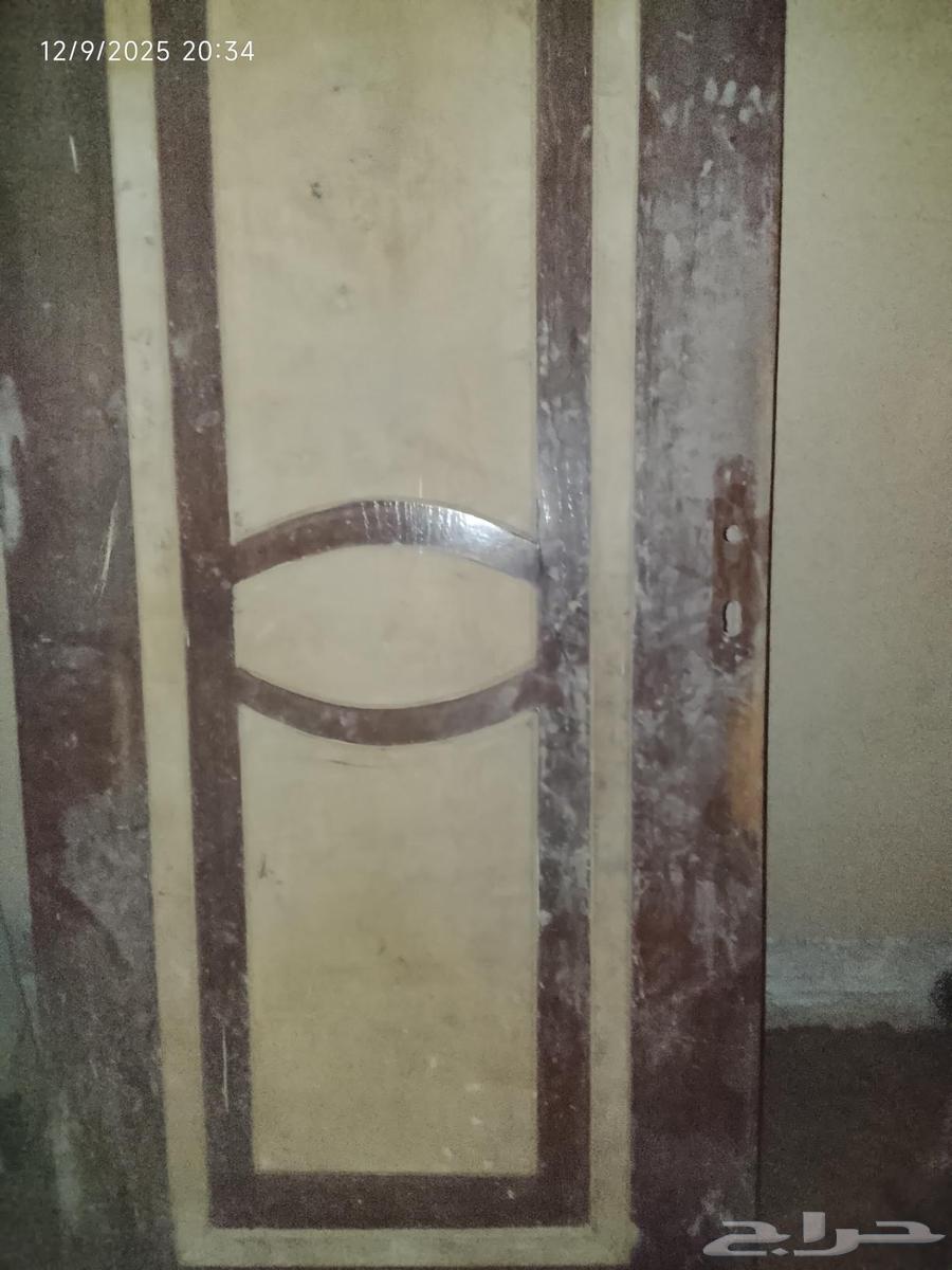بيبان خشب استعمال خفيف بعض الكسور الخفيفه وايضا باب مجانا64485078934530110