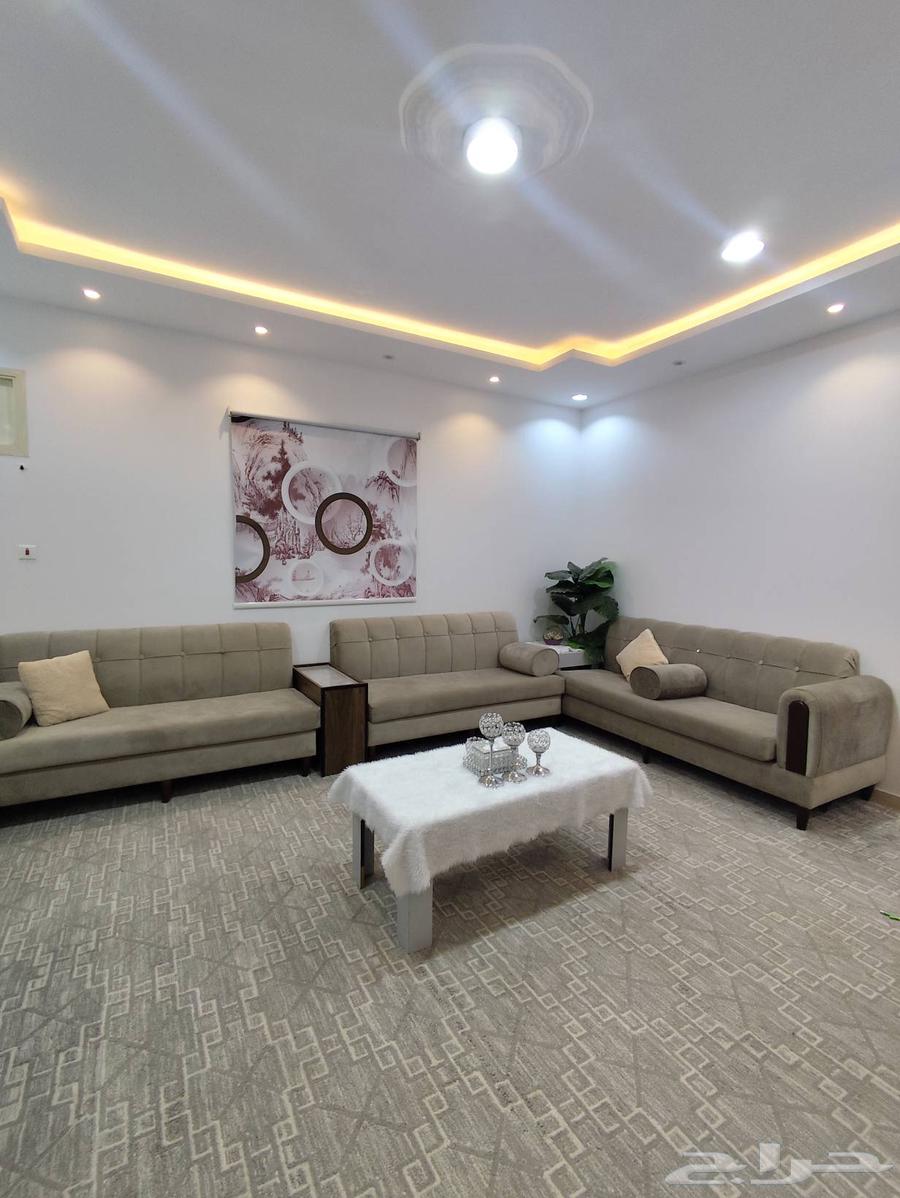 كنب شبه جديد للبيع مع الطولات والفرشة والستائر مقاس 5 في 464483757323778112