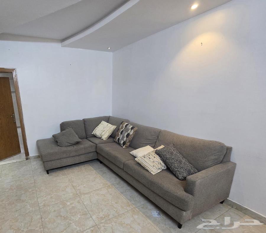 كنب بحالة ممتازة مودرن حرف L للبيع64479807109121110