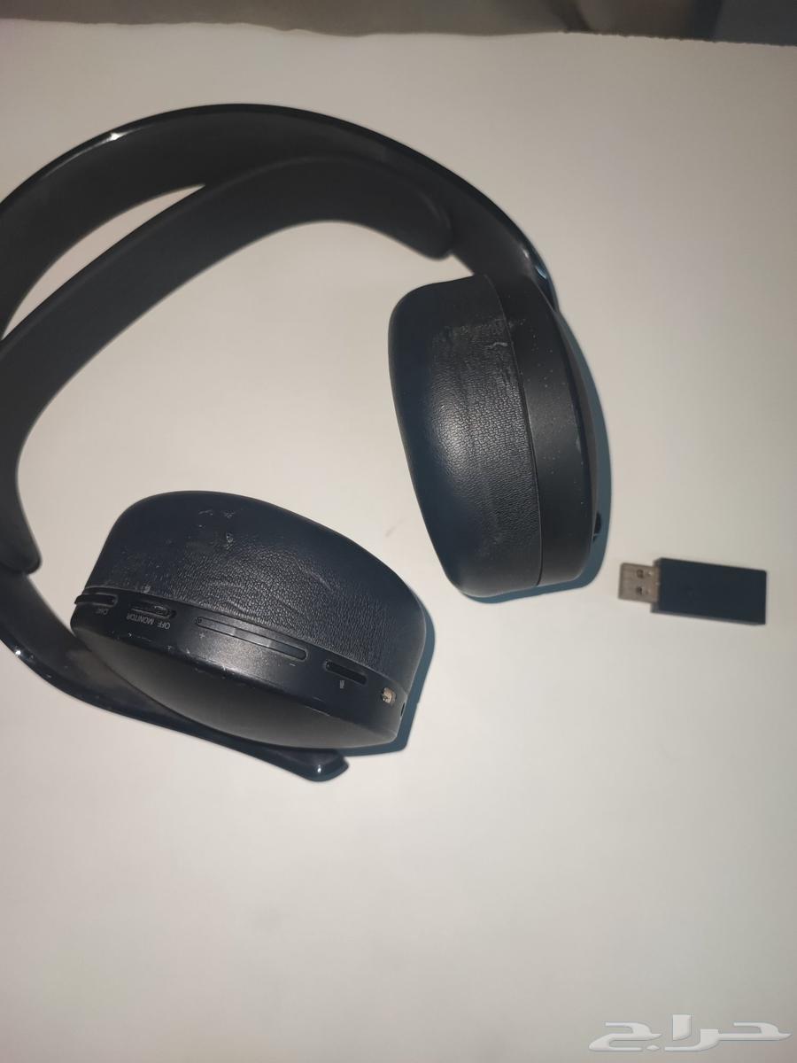PS5 headset not clearly visible in the picture64484074919427111