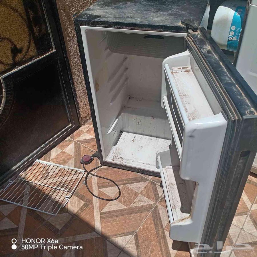 Three small refrigerators one meter high suitable for all types of rooms new unused condition available upon request64480661274754110