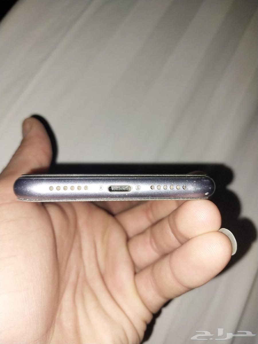 ايفون 11 استعمال خفيف ...يوجد الشاحن وجراب ..لا يوجد بوكس64482091285761111