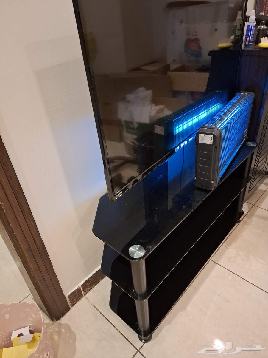 طاولة تلفزيون قزاز اسود .. نظيفة جدا64483451750146110