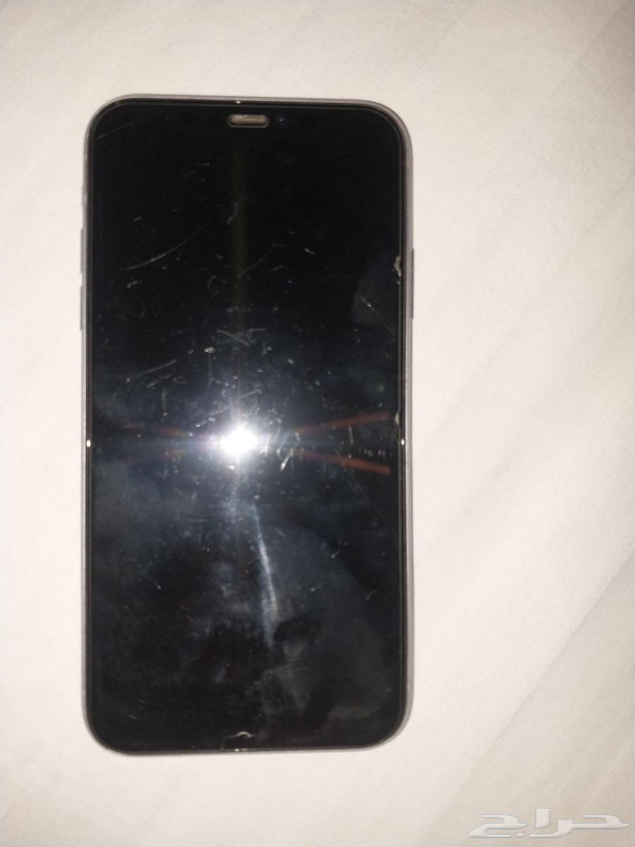 ايفون 11 استعمال خفيف ...يوجد الشاحن وجراب ..لا يوجد بوكس64482091285761110