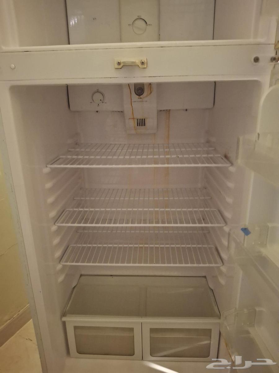 ثلاجه بيضاء سليمه وبارده بيع مستعجل ب 200 ريال قابل للتفاوض64482077937538112