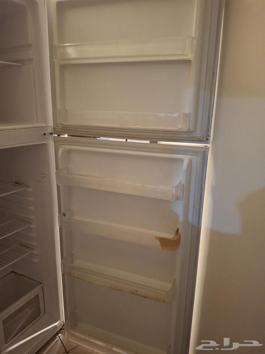 ثلاجه بيضاء سليمه وبارده بيع مستعجل ب 200 ريال قابل للتفاوض64482077937538111