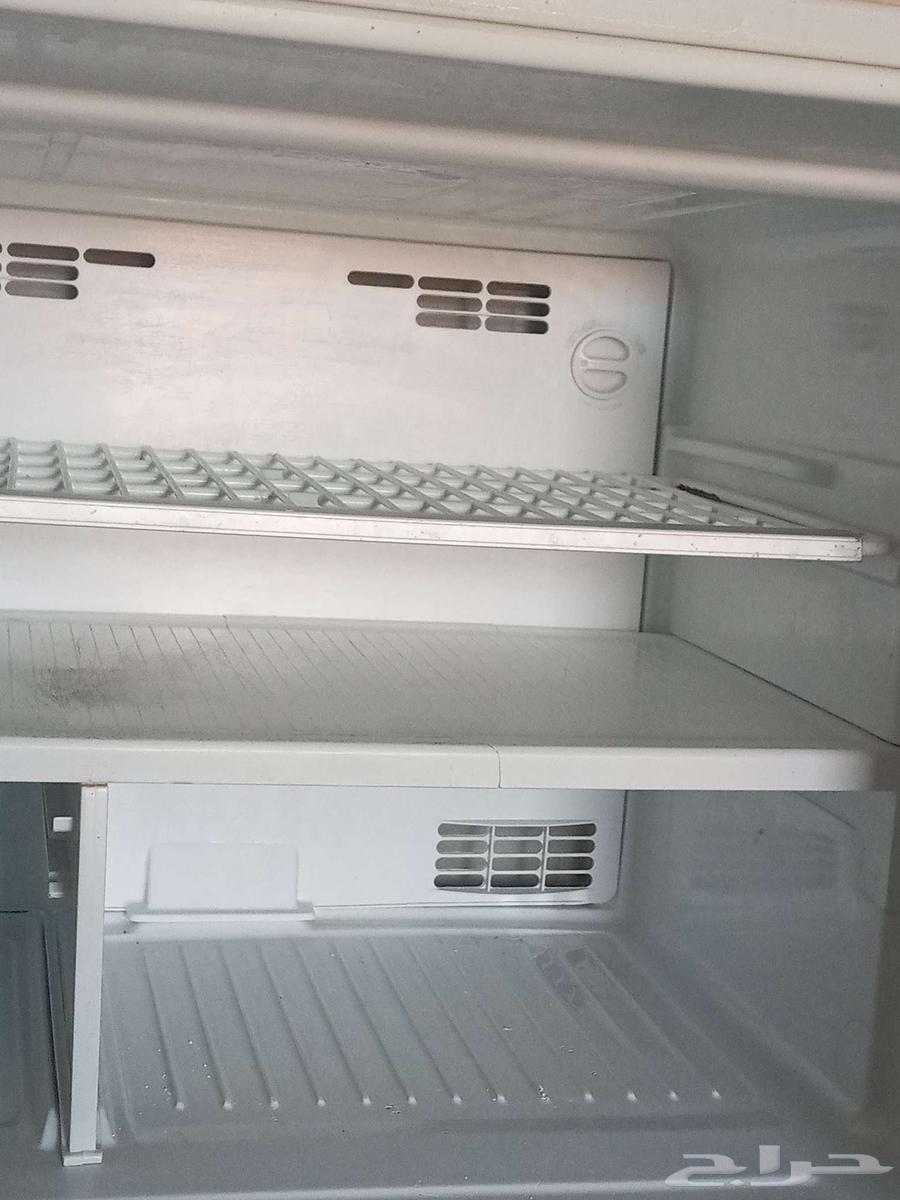 ثلاجه نضيفه للبيع. بحاله ممتازه. استعمال خفيف التبريد قوي64482471658881114