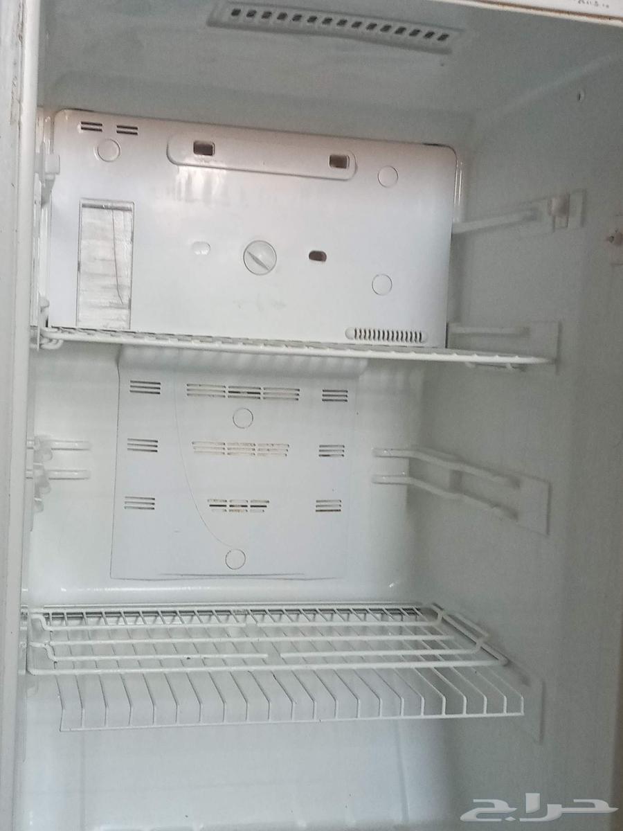 ثلاجه نضيفه للبيع. بحاله ممتازه. استعمال خفيف التبريد قوي64482471658881112