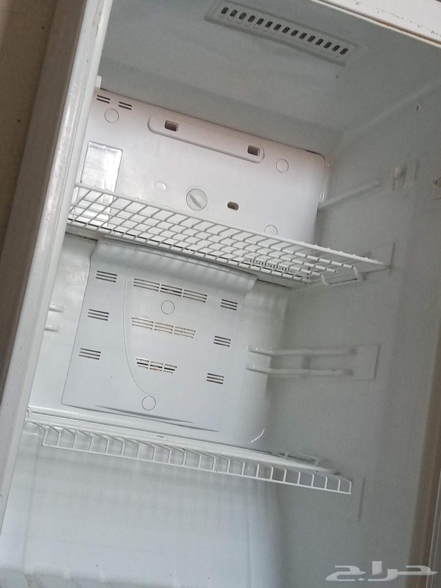 ثلاجه نضيفه للبيع. بحاله ممتازه. استعمال خفيف التبريد قوي64482471658881111