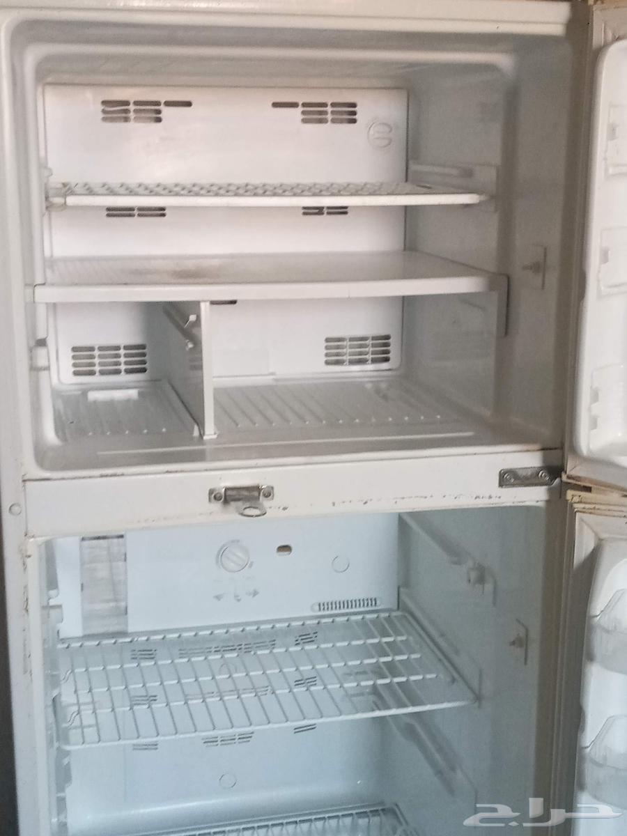 ثلاجه نضيفه للبيع. بحاله ممتازه. استعمال خفيف التبريد قوي64482471658881110