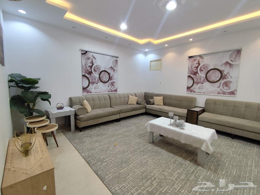 كنب شبه جديد للبيع مع الطولات والفرشة والستائر مقاس 5 في 464483757323778111