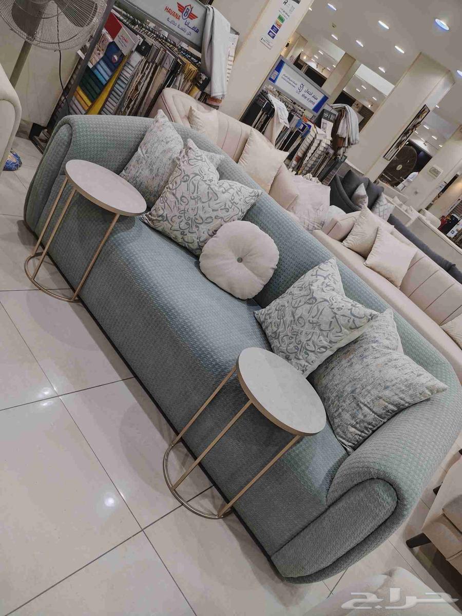 Sofa and side table details64483688228227111