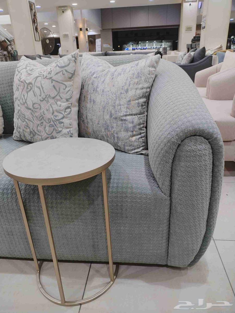 Sofa and side table details64483688228227114