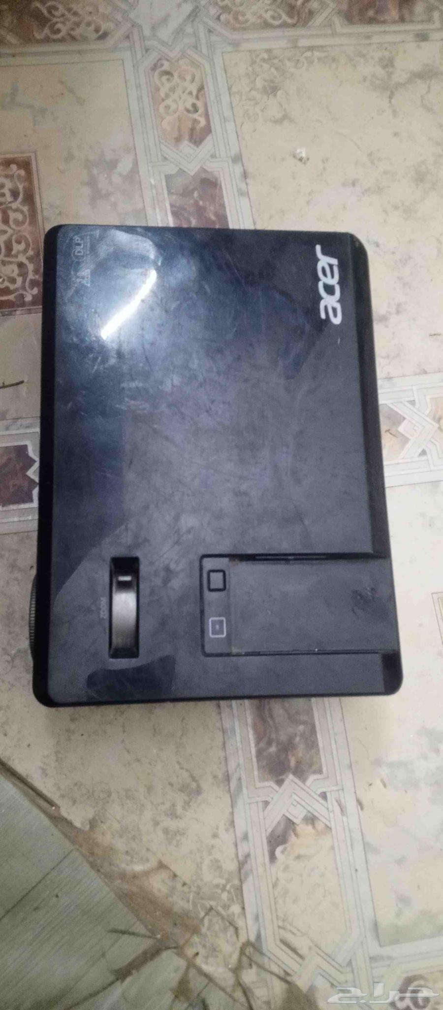Acer projector for sale, must be clean, contact via WhatsApp or call (mobile number)64485447166081110