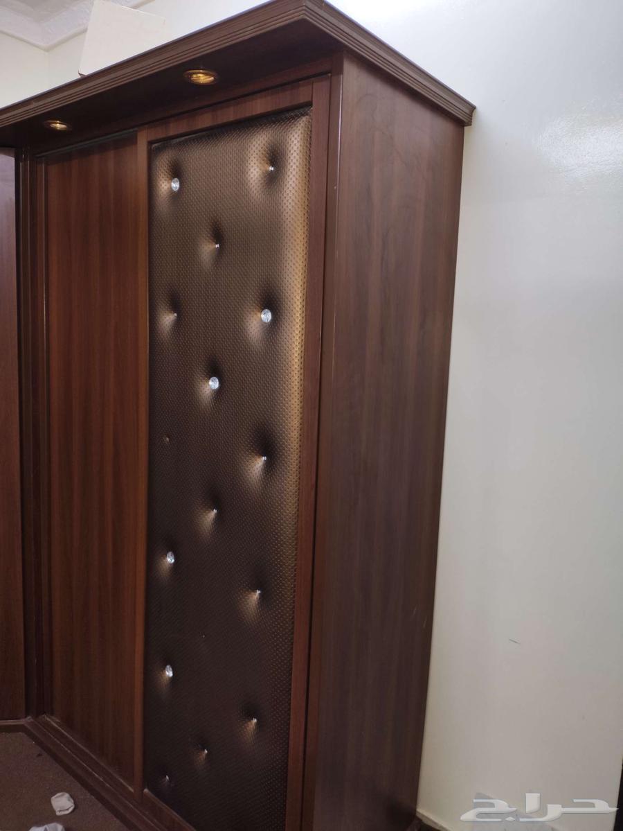 Wardrobe, air conditioner, and refrigerator64478870565890113