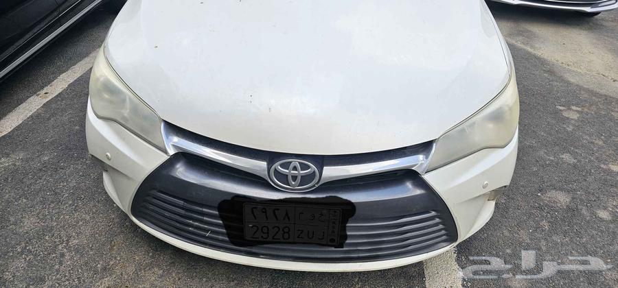 للبيع أنوار وشبك أمامي بحالتها أصلي وكالة تويوتا كامري 201664481723181698110