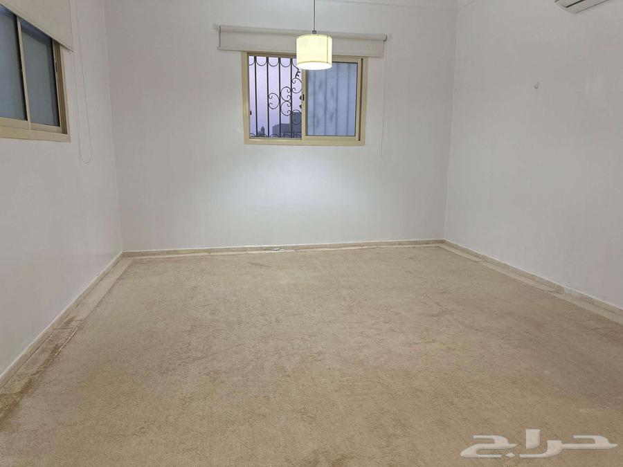 عندي فرشه نوع تركي استخدام 6 أشهر ب 150 المكان الرياض النظيم64483424477955110