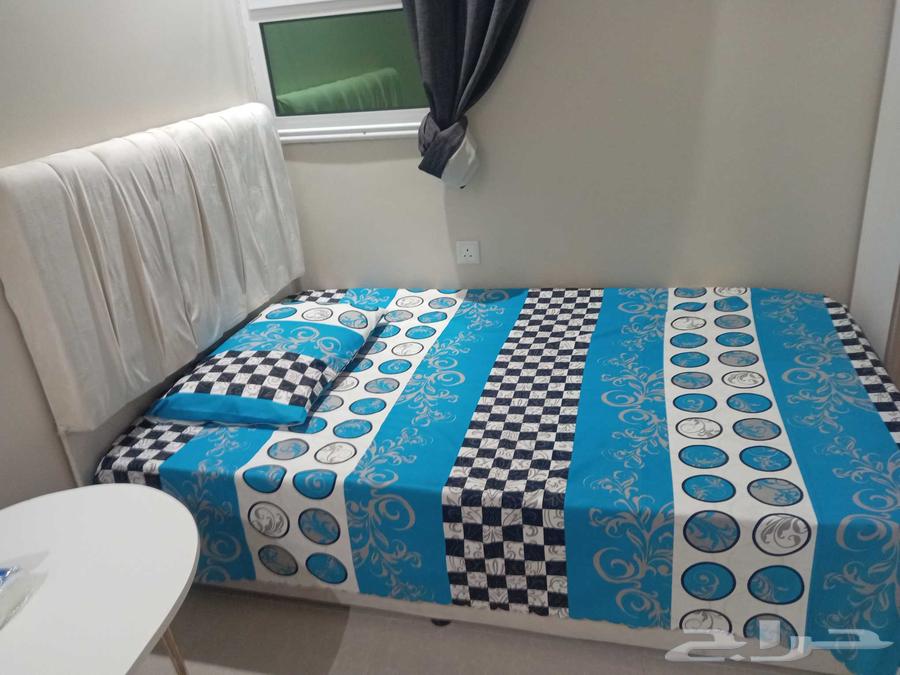 2 سرير نفر ونص بحاله جيدة استخدام نظيف من دون مراتب.64485502027010111