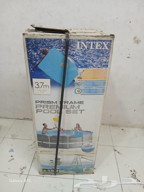 Large swimming pool with filter and ladder64484953563394111