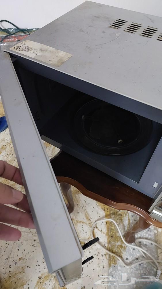 مايكرويف LG استعمال خفيف جدا بحالته64484047372931112
