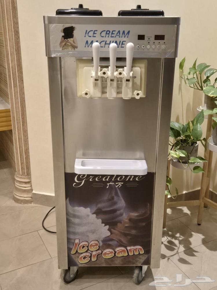 Ice cream machine64481695710338112