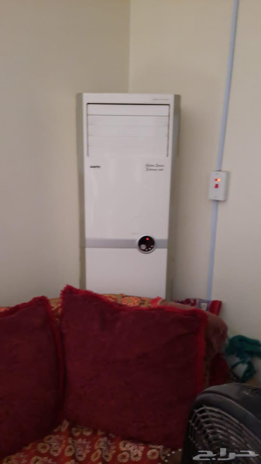 4 مكيفات شباك وواحد دولاب للبيع64480579193473114
