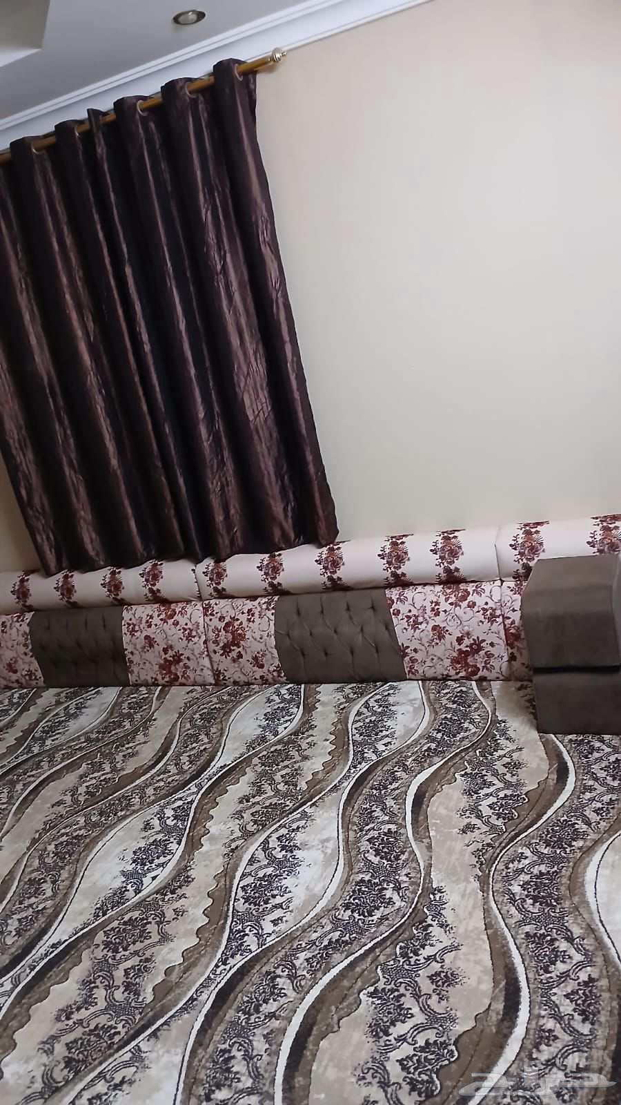 مساند خشب 4 5 وسجادة نضيفات جدا ب450 ريال64482946191107110