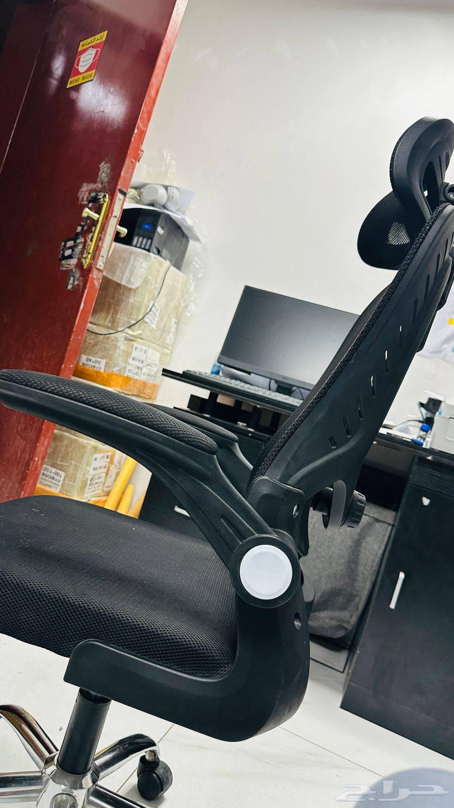 A new chair with a slight scratch Get an excellent deal beca64482295489281113