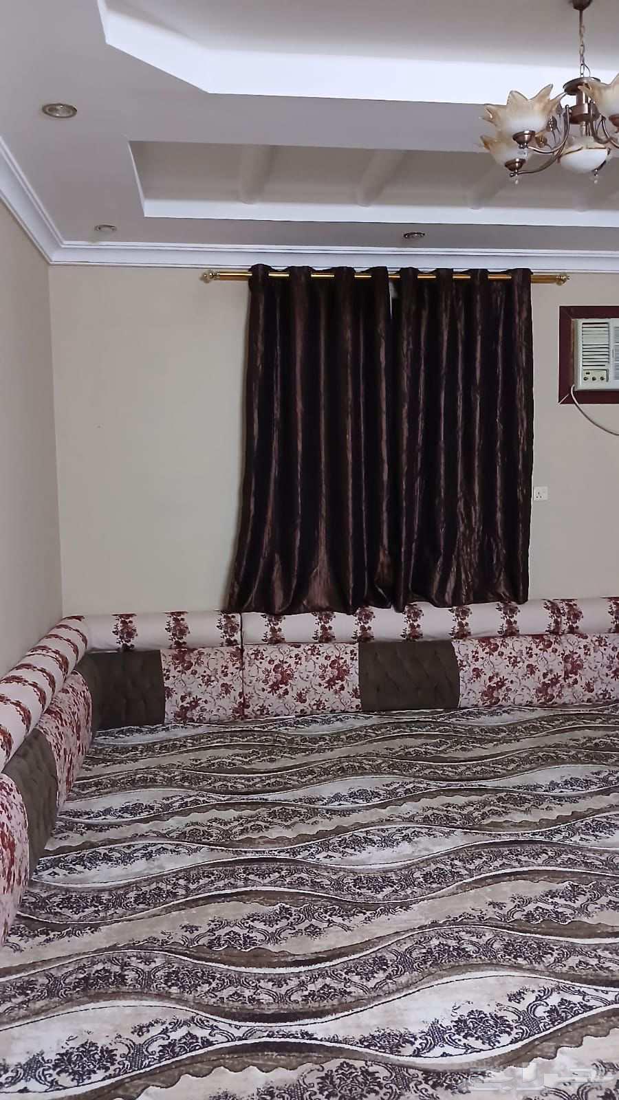 مساند خشب 4 5 وسجادة نضيفات جدا ب450 ريال64482946191107111