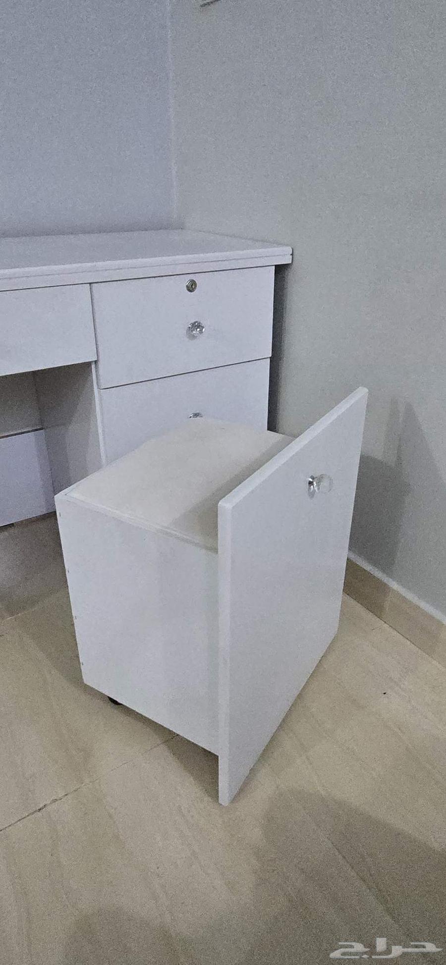 White dressing table64484925364227112