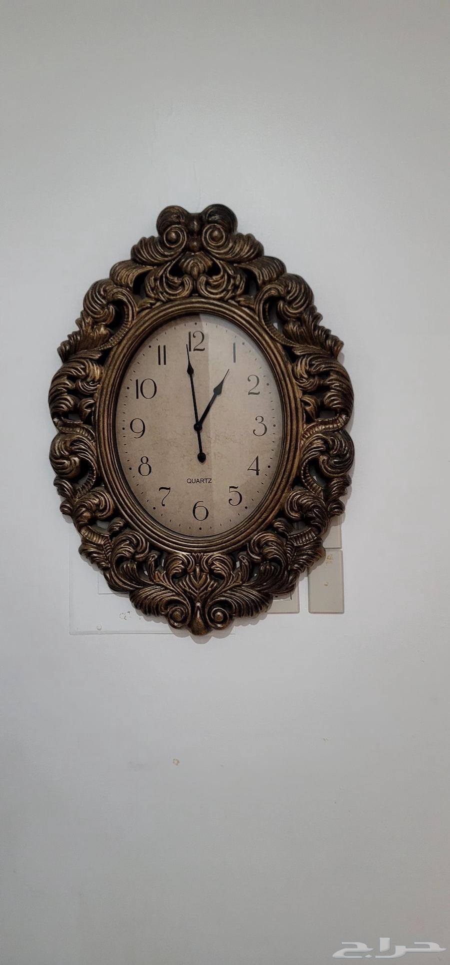 Old working and clean wall clock64480675245955110