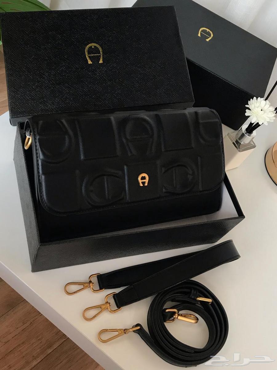 شنط ماركة درجه اولى طبق الأصل مع جميع ملحقاتها64486205188355111
