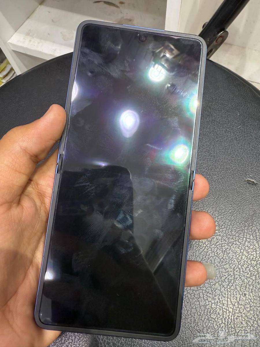 سامسونج زد فلب 256 جيجا استخدام شهر64483743625859114