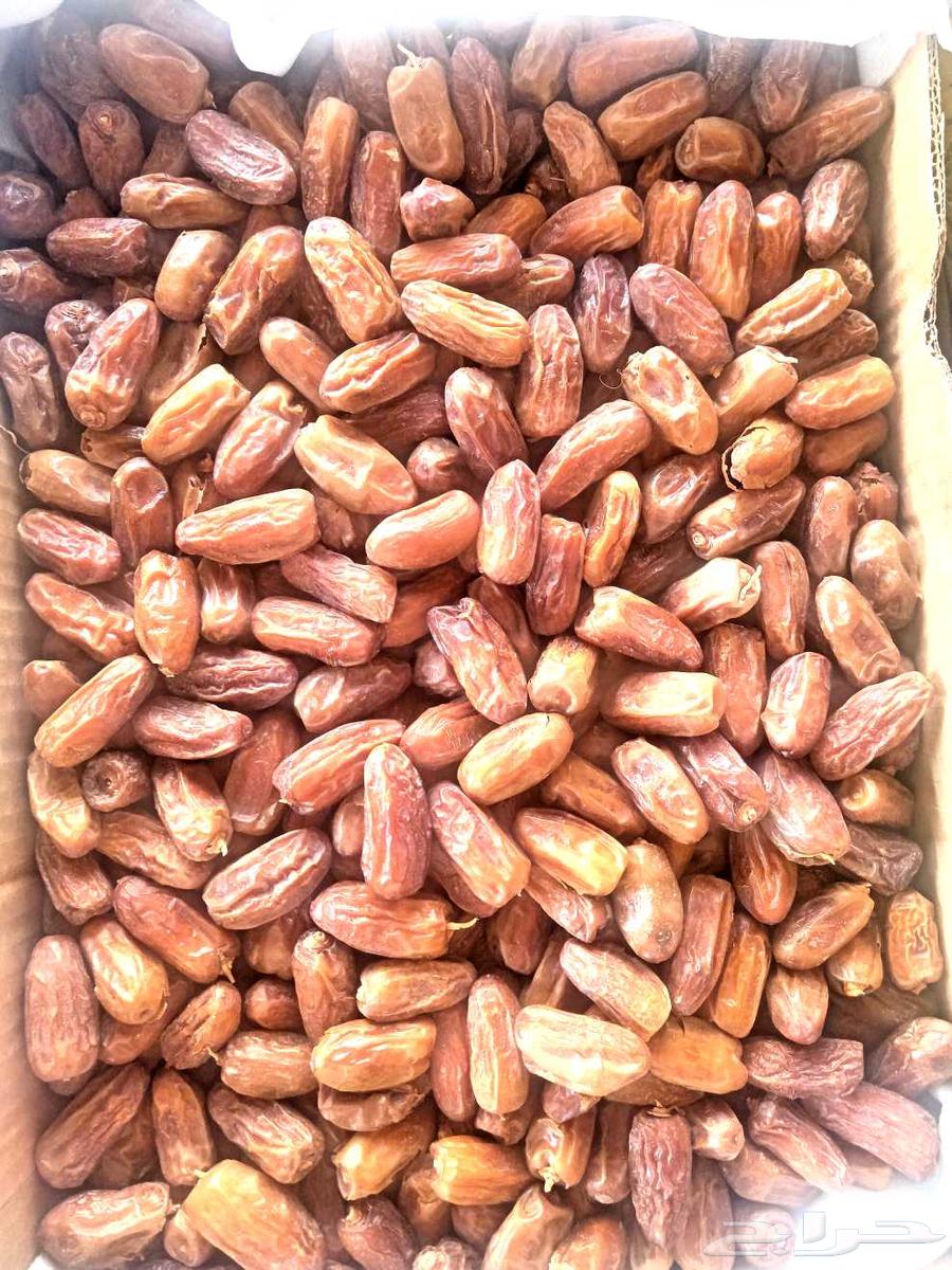 Yellow dates, one bag and 40 cartons of bananas, new production64484758928002111