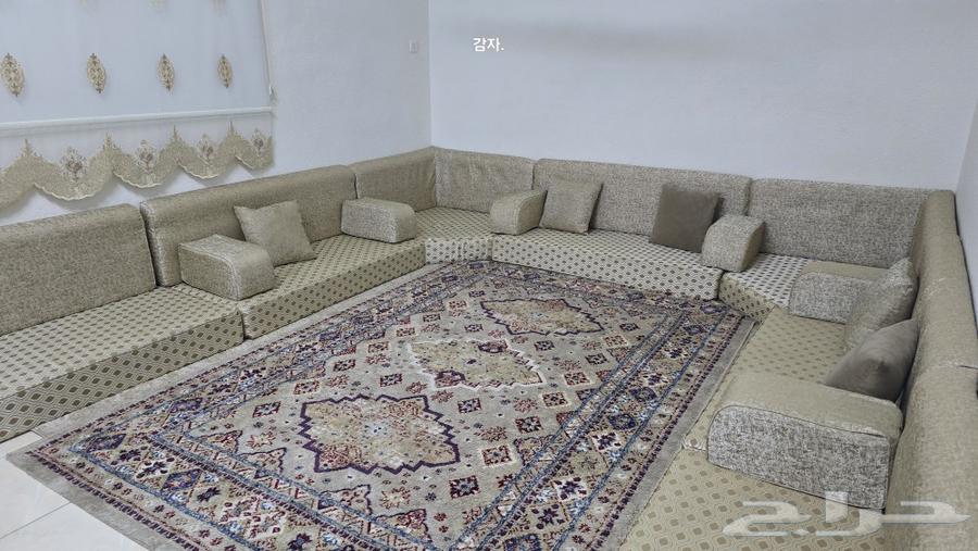 مجلس نظيف شبه الجديد للبيع ب700 البيع مستعجل64493809536771110