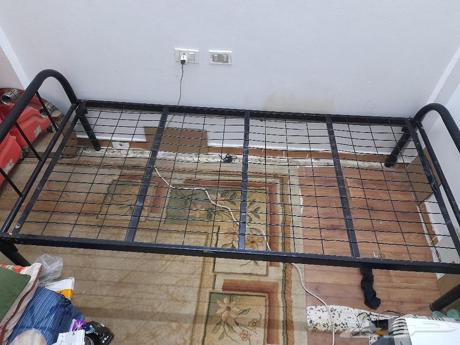 Single iron bed with super foam mattress, used but clean, for sale. Private contact only64491578349699114