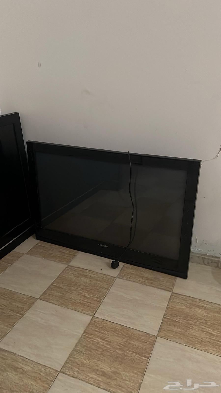 3 شاشات تلفزيون للبيع ب 250 ريال64490317175170112