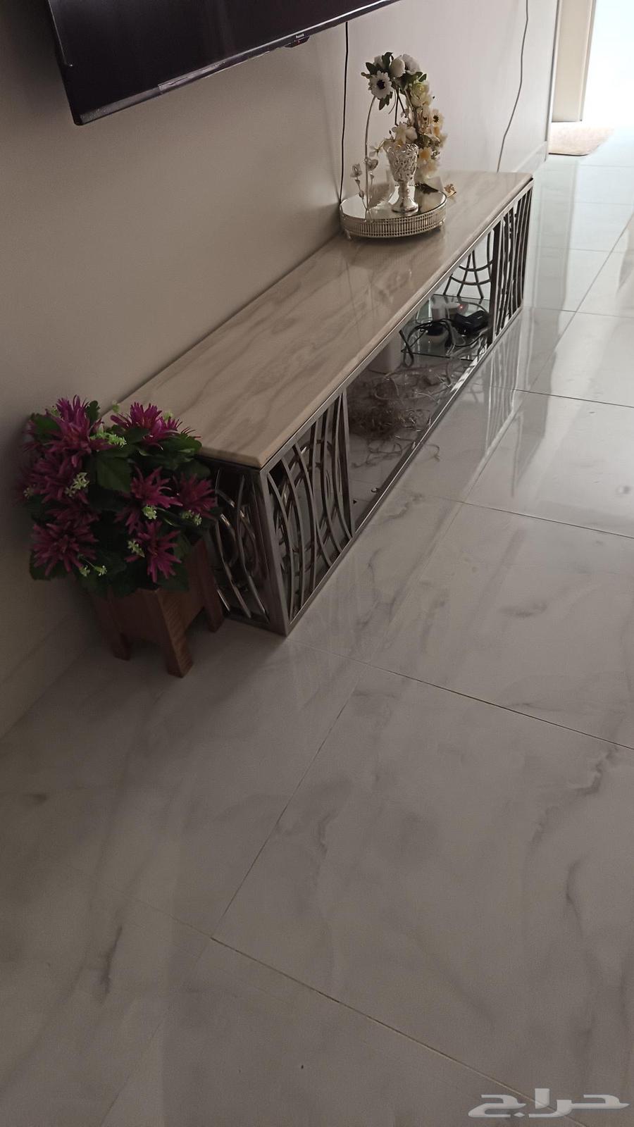 طاوله تلفاز رخام جديده ونظيفه64487608974979110