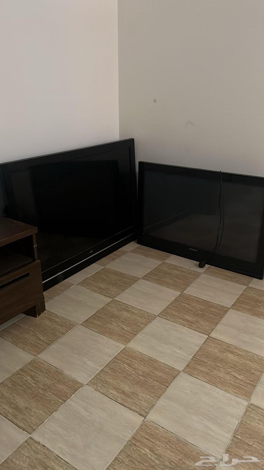 3 شاشات تلفزيون للبيع ب 250 ريال64490317175170110