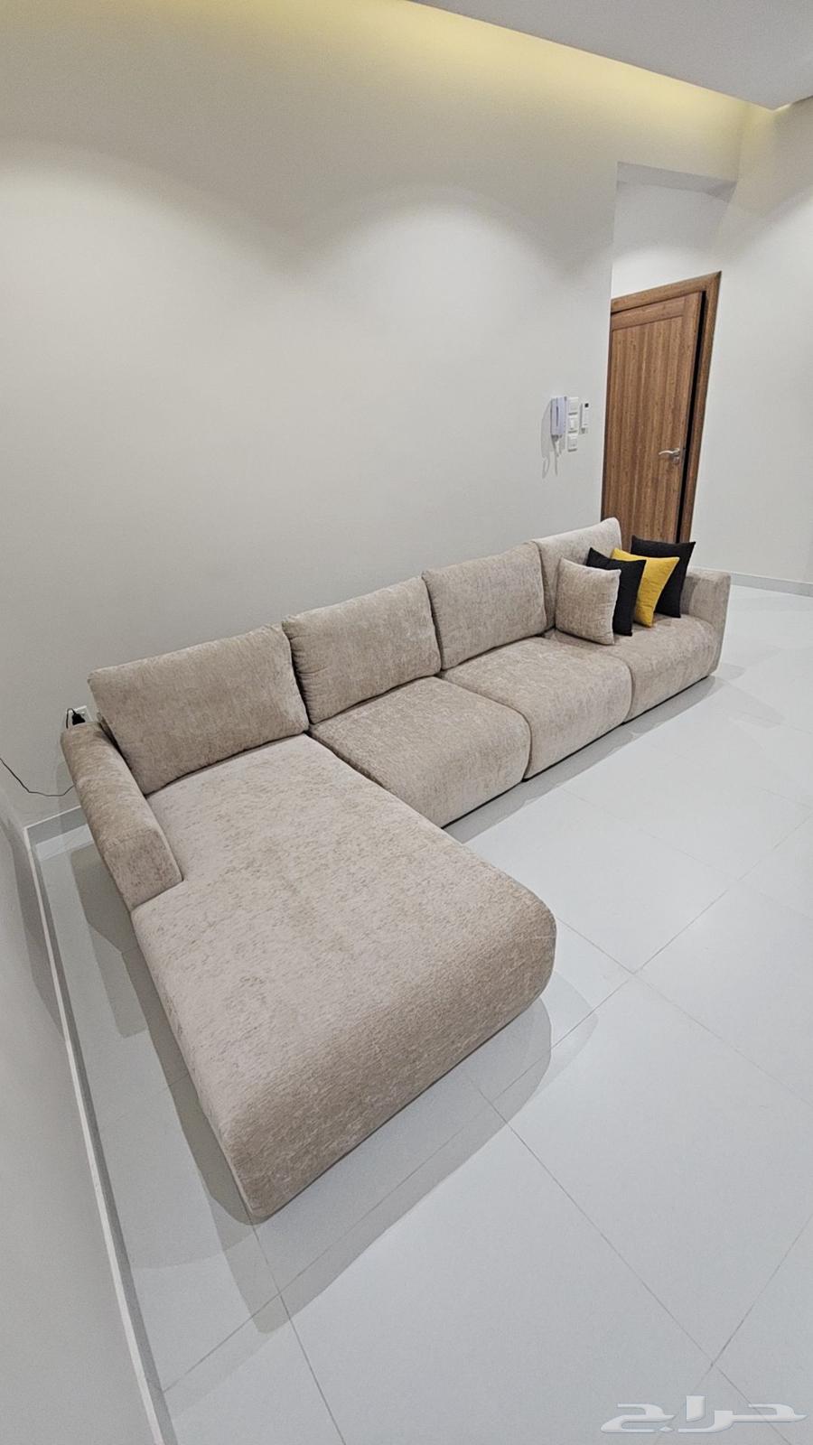L-shaped corner sofa with elegant design, beige color.64492040524547110