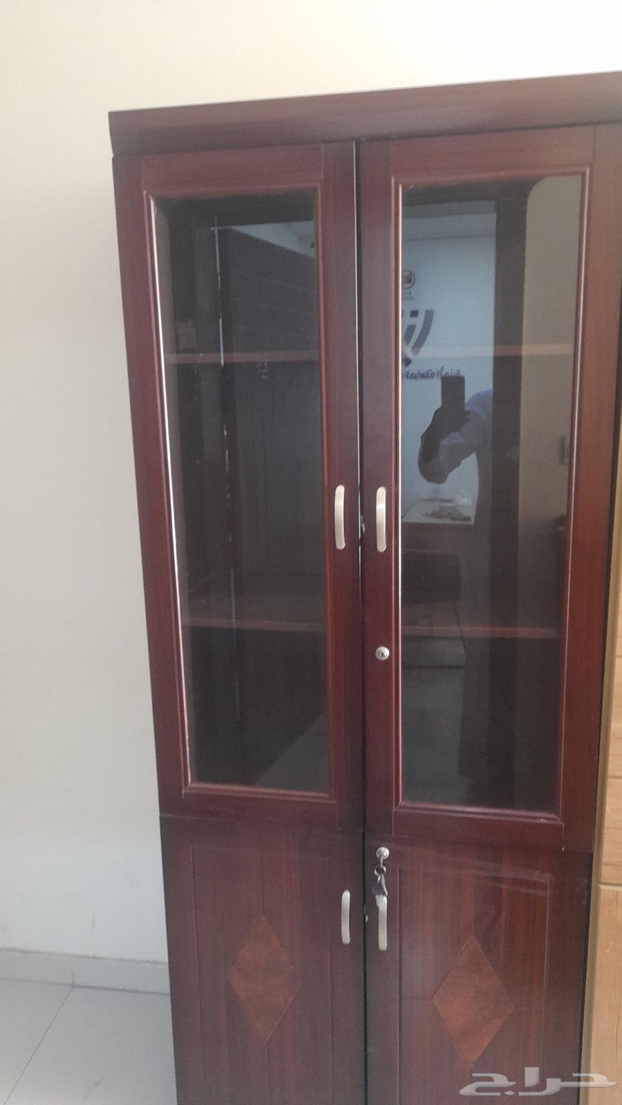 دولاب للبيع مع طاولات رقم64490041521153113