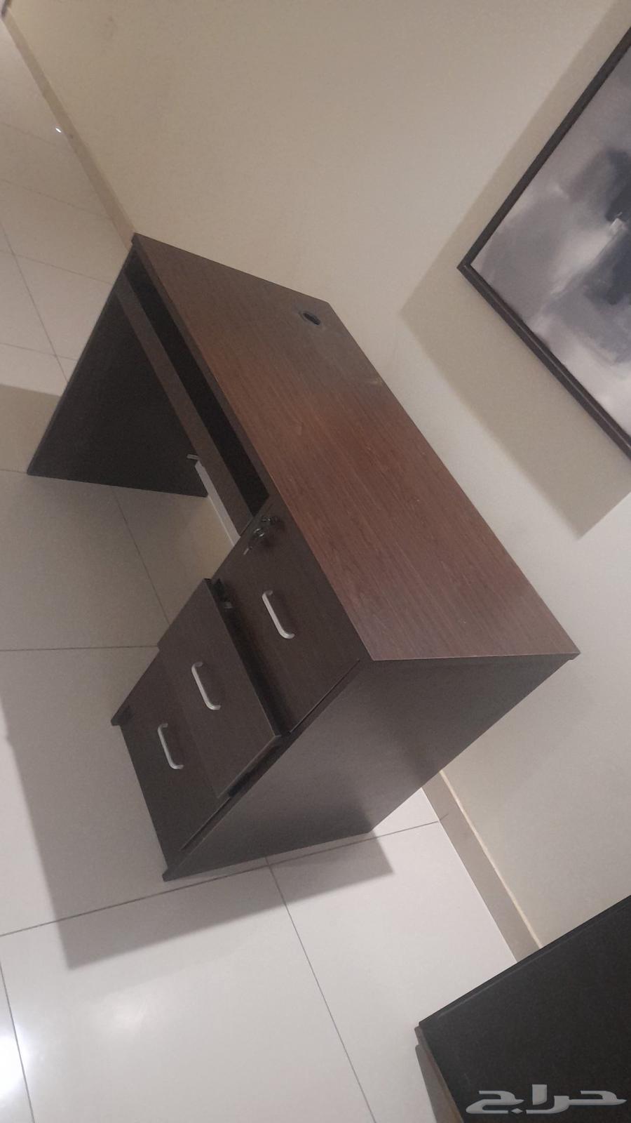 دولاب للبيع مع طاولات رقم64490041521153114