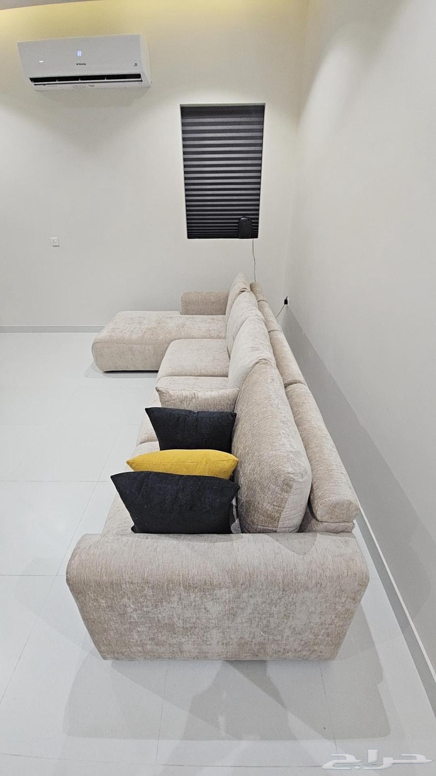 L-shaped corner sofa with elegant design, beige color.64492040524547111