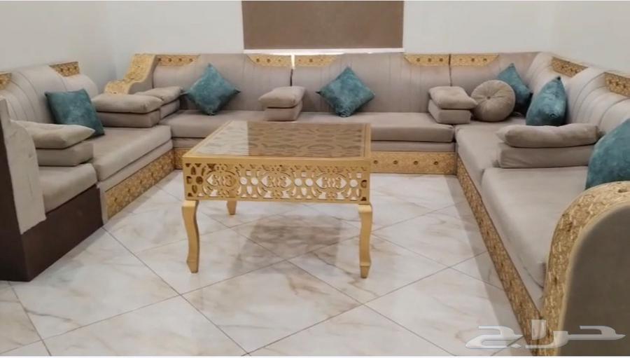 كنب للبيع مع طاوله64487278190211110