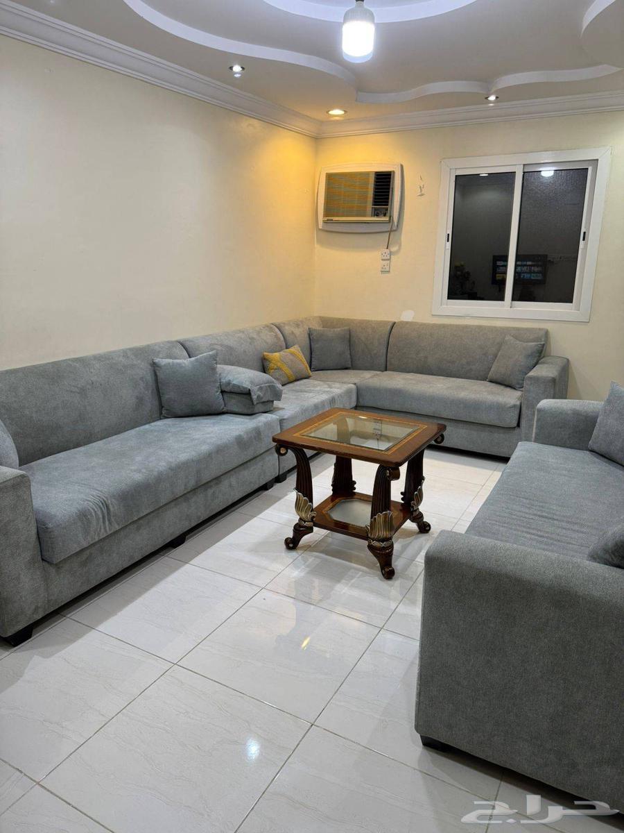 Sofa with table64492867270913114