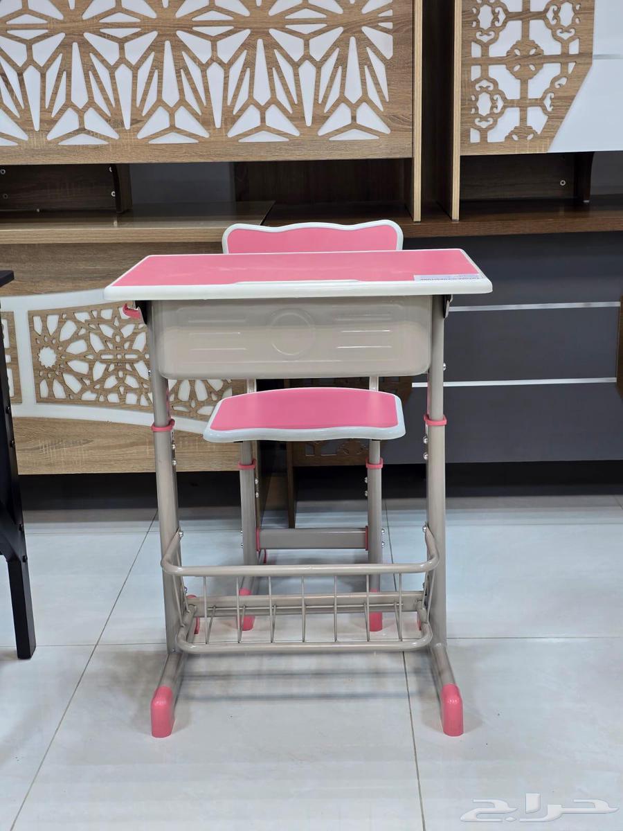 School tables64494701087618112