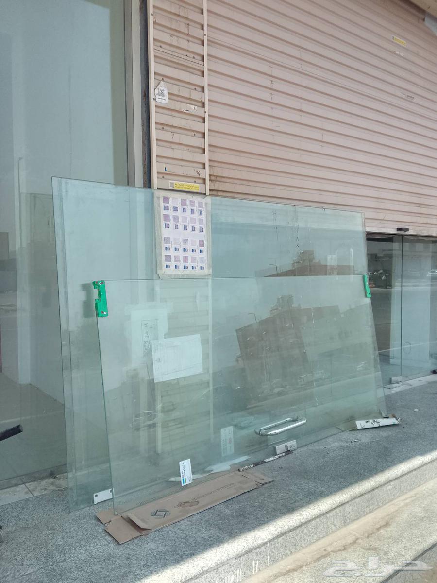 Three glass doors, width four meters, length two meters, price 25064489211965699111