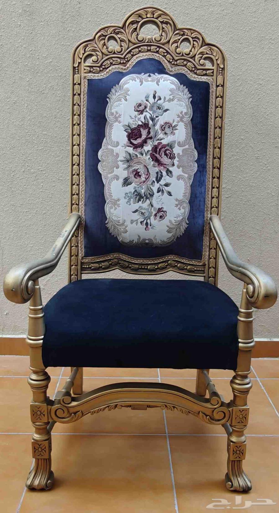 Large dining set with 8 chairs and a round table. We don't differ on the price64488490965379111