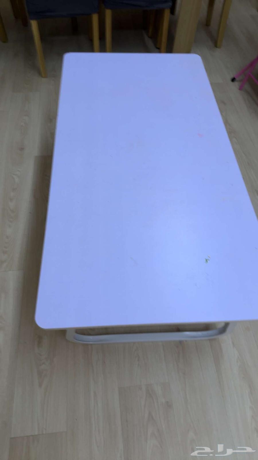 Two TV tables64492054113410112