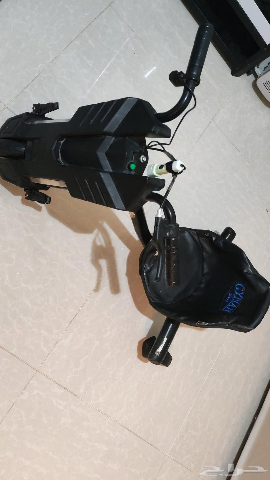 سيكل مع اسكورت مع سيكل اطفال كلها نظيف استخدام قليل64491823243011111